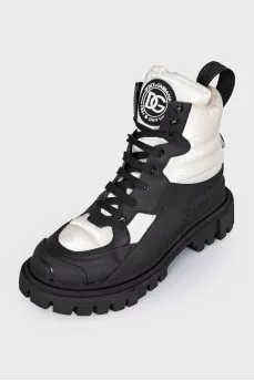 White boots with tractor soles