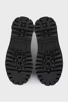 White boots with tractor soles