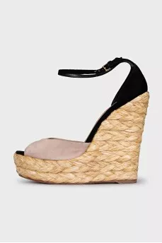 Sandals with chunky weave