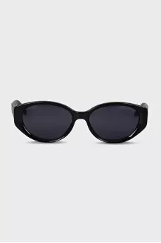 Black sunglasses with oval frames