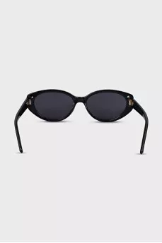 Black sunglasses with oval frames