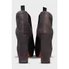 Suede ankle boots with no heel closure