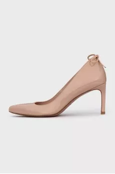 Beige patent leather pumps