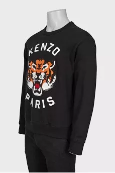 Men's sweatshirt with a branded patch