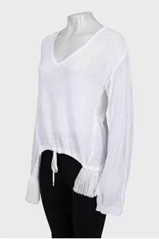 Loose-fitting blouse with frills