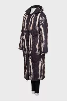 Long down jacket with a printed tag