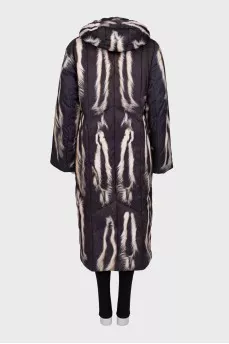Long down jacket with a printed tag