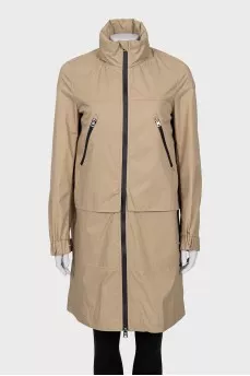Straight-cut raincoat with pockets and tag