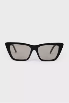 Black cat-eye glasses