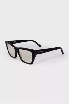 Black cat-eye glasses