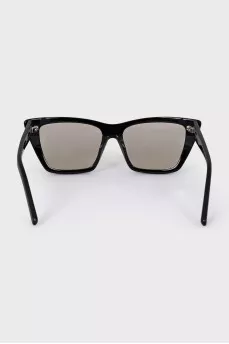 Black cat-eye glasses