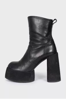 Ankle boots with a chunky sole and heel