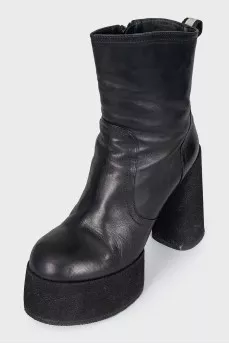 Ankle boots with a chunky sole and heel