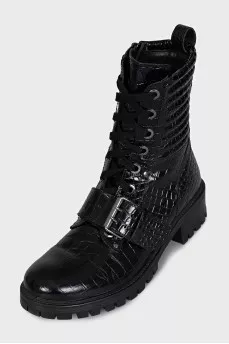 Leather boots decorated with buckles