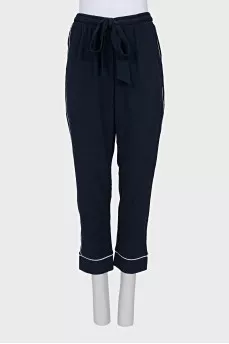 Cropped blue trousers