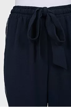 Cropped blue trousers