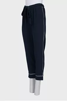Cropped blue trousers
