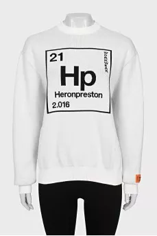 White jumper with a contrasting print