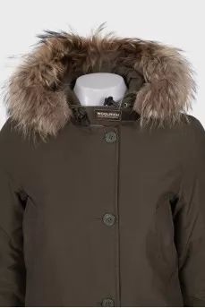 Straight-cut parka decorated with fur