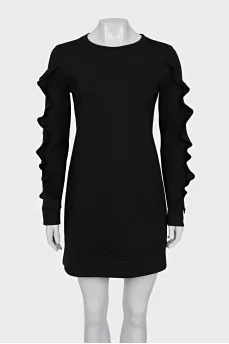 Fitted dress with decorated sleeves