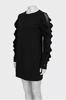 Fitted dress with decorated sleeves