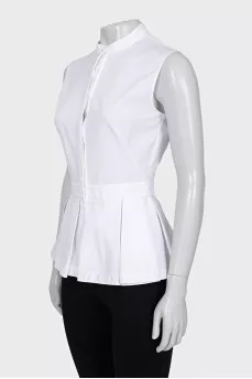 Fitted sleeveless blouse