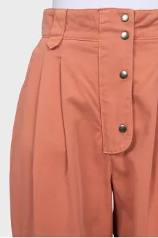 High-waisted trousers with pockets