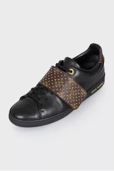 Leather sneakers with laces and Velcro
