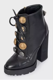 Ankle boots decorated with buttons