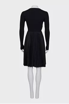 Fitted dress with pleated hem