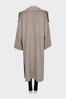 Coat without fastening with tag