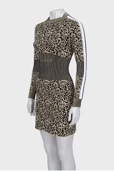 Fitted dress in animal print with tag