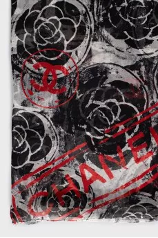 Silk scarf with contrasting print