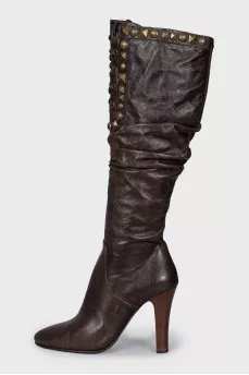 Brown pleated boots