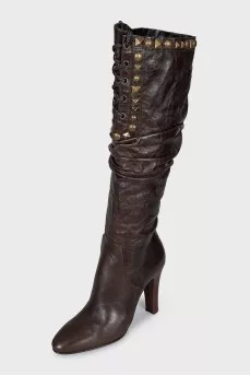Brown pleated boots