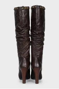 Brown pleated boots