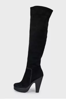 Suede boots with a round toe