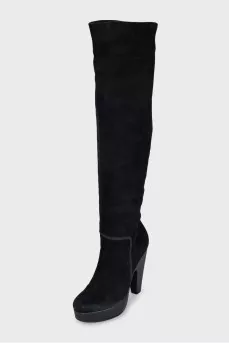 Suede boots with a round toe