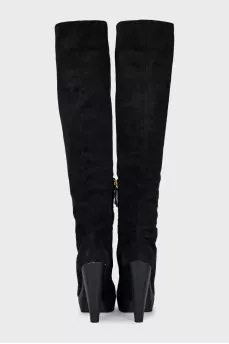 Suede boots with a round toe