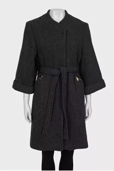 Coat with zipped pockets