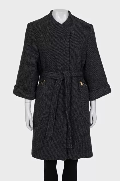 Coat with zipped pockets