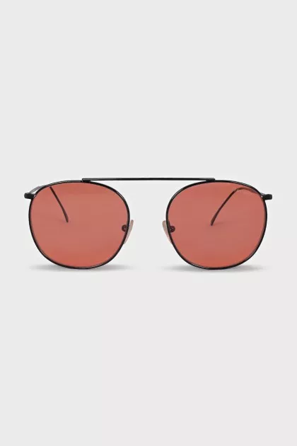 Sunglasses with colored lenses