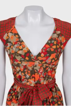 Fitted dress with a printed belt