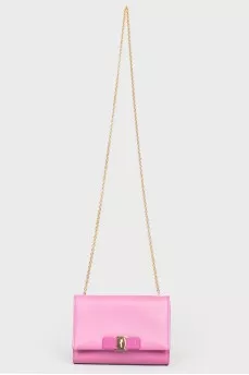 Clutch with a bow on a magnet