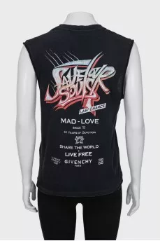 T-shirt with a ripped print