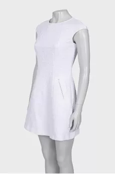 Fitted dress with a zipper