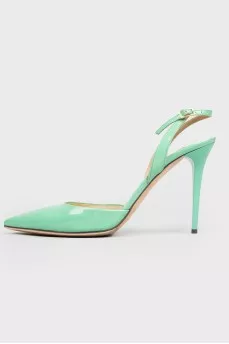 Sandals with pointed closed toe