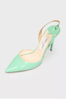 Sandals with pointed closed toe