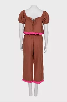 A ruffled cropped pants and top suit