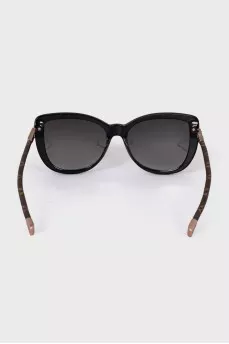 Sunglasses with a signature monogram